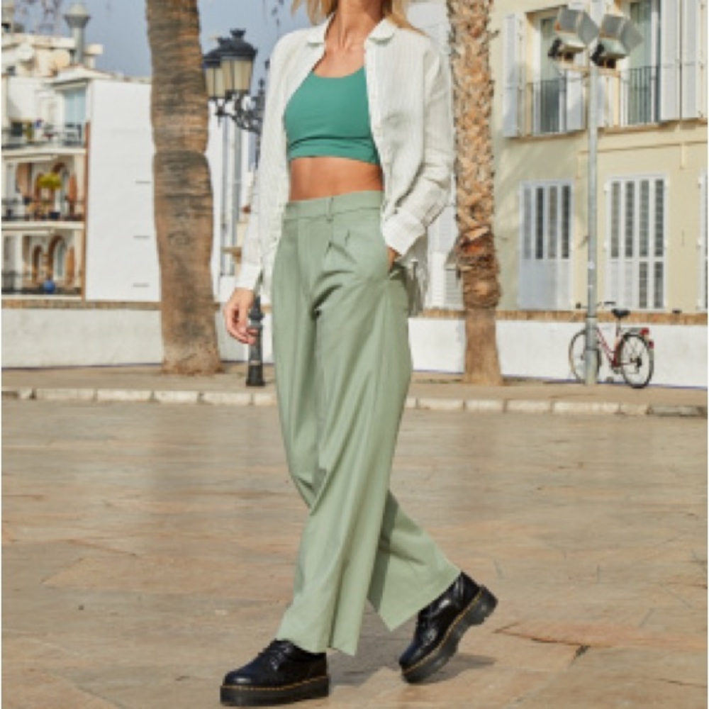 Uniqlo Green Wide-Leg Pleated Pants - Picture 5 of 10